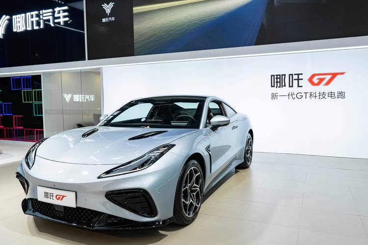 成都成华区亿跃阳企业管理咨询哪吒汽车在智能汽车领域的表现，领途汽车在新能源汽车市场中的影响力